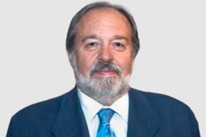 Dr. Alfonso Carmona Martínez
