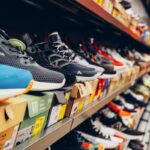 Zapaterías - Exhibición de zapatos hombres y zapatos cómodos mujer en una de las mejores zapaterías de Sevilla