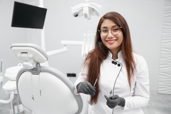 Estudiante graduado de Odontología, una de las mejores carreras mejor pagadas en Sevilla