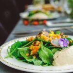 Restaurantes vegetarianos - Presentación de comida vegetariana del restaurante con menú vegano reconocido como uno de los mejores restaurantes veganos de Sevilla