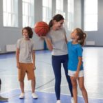 Escuelas de baloncesto para niños - Niños jugando baloncesto infantil en escuelas de basket reconocidas como las mejores escuelas de baloncesto en Sevilla