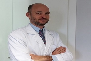 uno de los especialistas en enfermedades infecciosas en Sevilla, foto del Dr. David León Jiménez