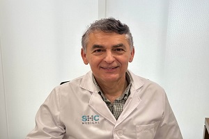 uno de los especialistas en enfermedades infecciosas en Sevilla, foto del Dr. Manuel Blanco Suárez