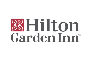 hoteles con piscina climatizada - logo del hotel Hilton Garden Inn