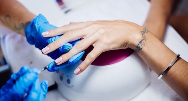 salones de uñas acrílicas y gel
